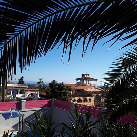 Helles Doppelzimmer mit Bad, Terrasse und Pool, seperater Eingang, Liznjan, Istrien Buitenkant foto