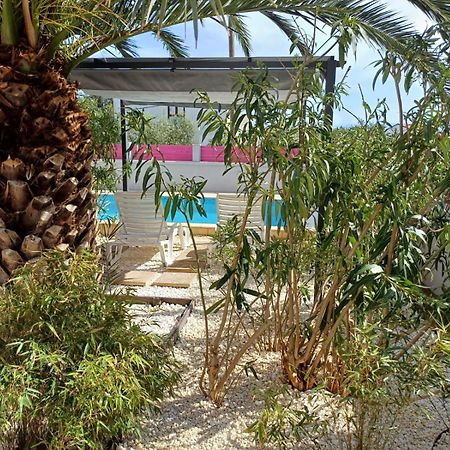 Helles Doppelzimmer mit Bad, Terrasse und Pool, seperater Eingang, Liznjan, Istrien Buitenkant foto