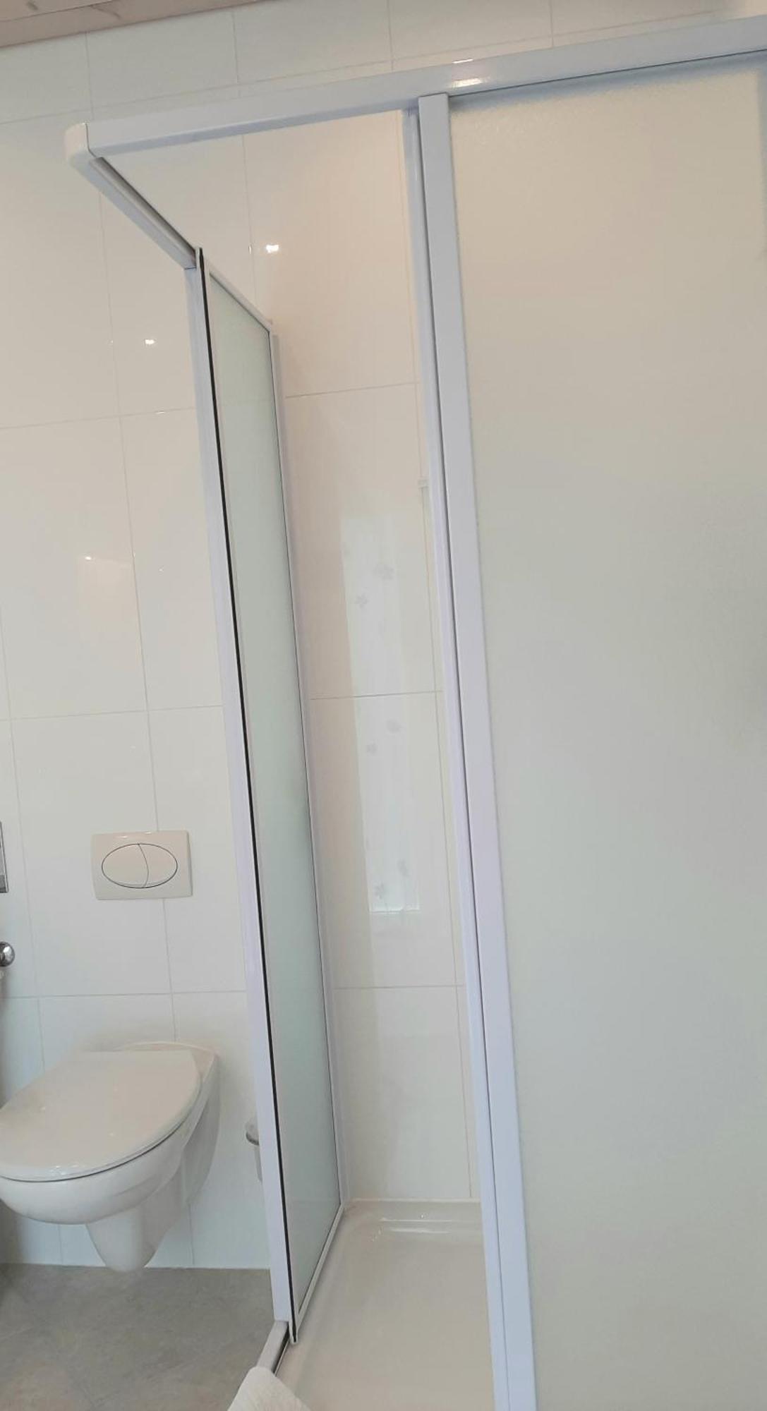 Helles Doppelzimmer mit Bad, Terrasse und Pool, seperater Eingang, Liznjan, Istrien Buitenkant foto