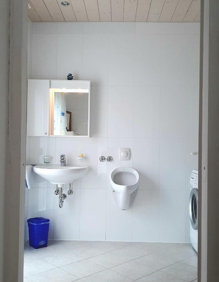 Helles Doppelzimmer mit Bad, Terrasse und Pool, seperater Eingang, Liznjan, Istrien Buitenkant foto
