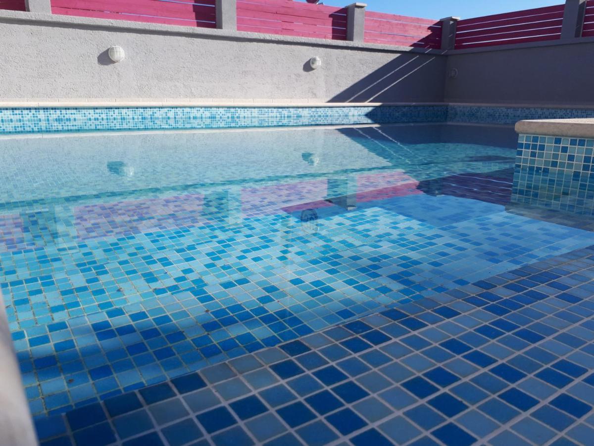 Helles Doppelzimmer mit Bad, Terrasse und Pool, seperater Eingang, Liznjan, Istrien Buitenkant foto