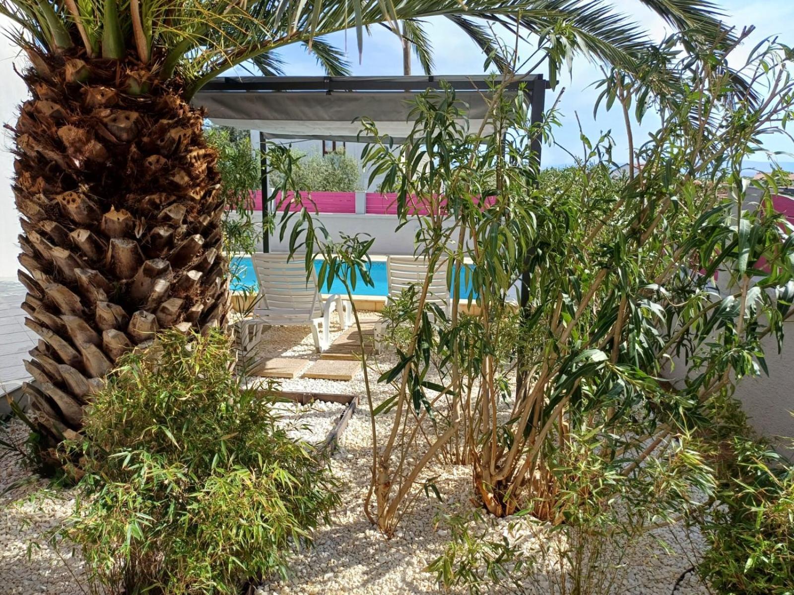 Helles Doppelzimmer mit Bad, Terrasse und Pool, seperater Eingang, Liznjan, Istrien Buitenkant foto